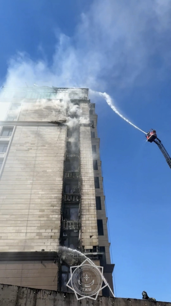 В Астане загорелся строящийся 12-этажный жилой дом