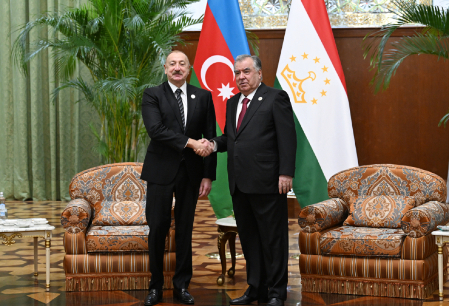 Президент: Наполнение азербайджано-таджикского братства новым содержанием вызывает удовлетворение