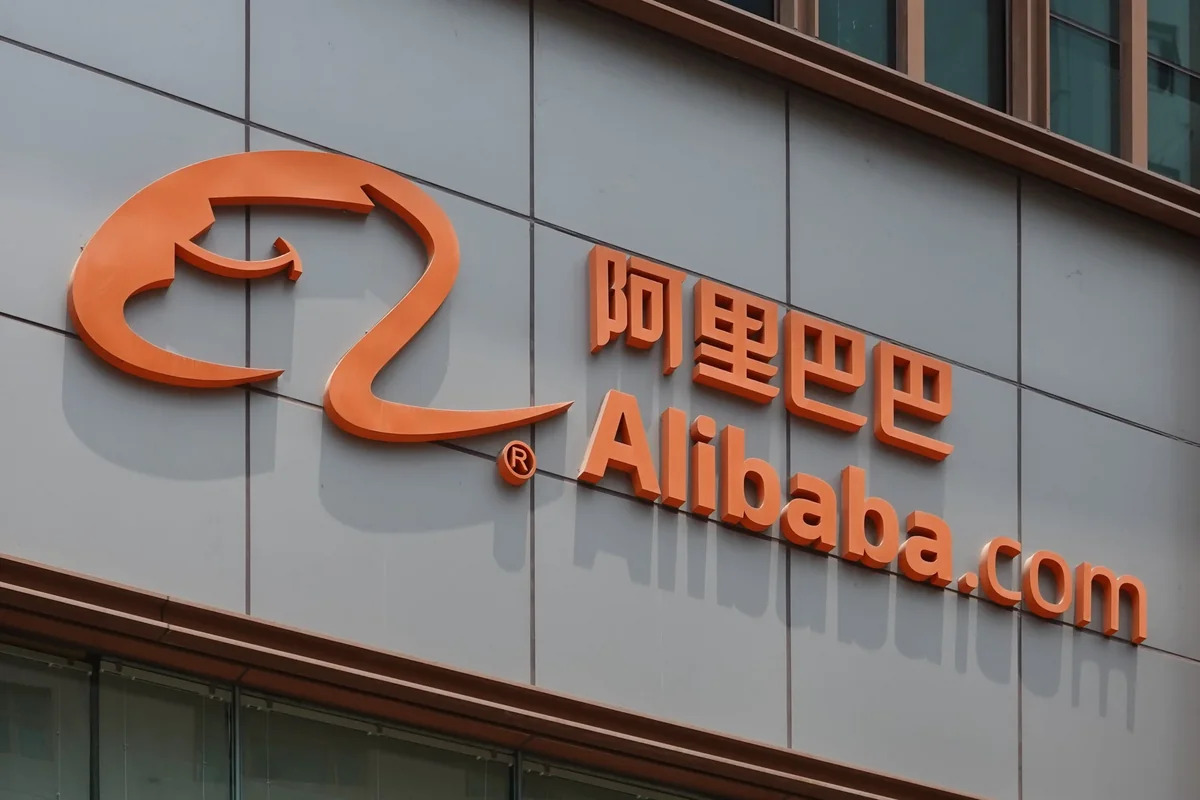 В Китае начали расследование в отношении подразделений Meituan и Alibaba