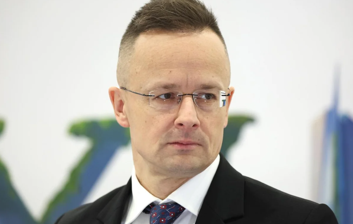Сийярто отверг подозрения в помощи BYD в нарушение законов Венгрии