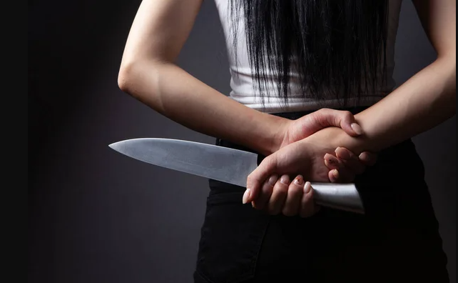 В Варшаве учащаяся напала с ножом на трех девушек