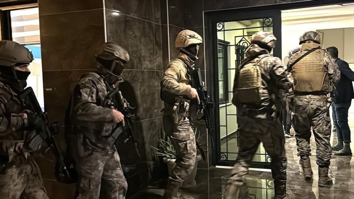 В Стамбуле задержали подозреваемых в связях с организацией Гюлена