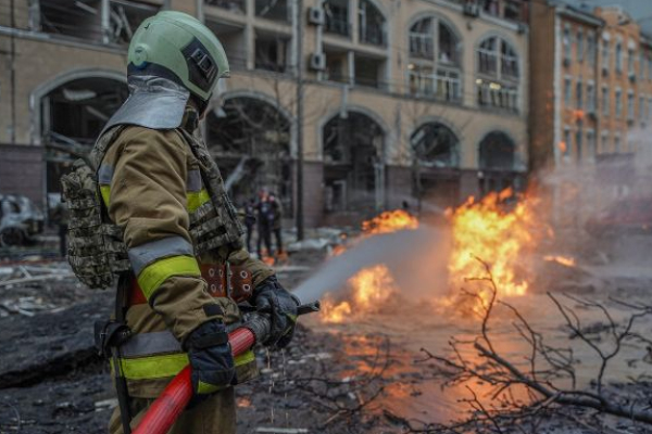 Удар баллистикой по Киеву: метро, жилой дом, жертвы...