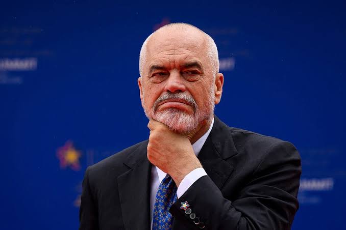 «Я не уйду»: премьер Албании ответил на массовые протесты в стран