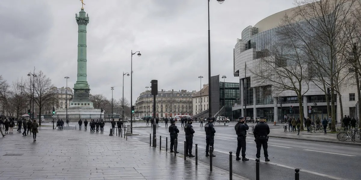 Франция ужесточила меры безопасности после протестов и беспорядков